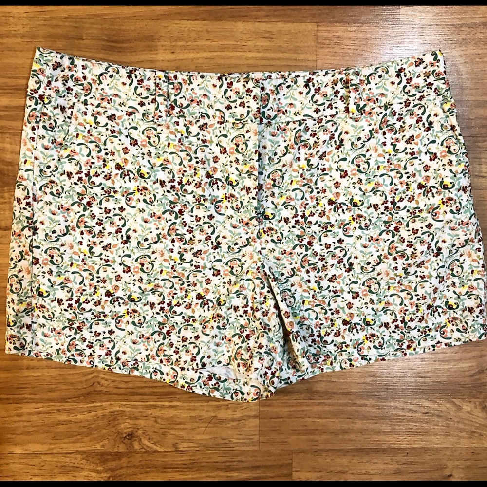 LOFT: Floral Shorts Size 12